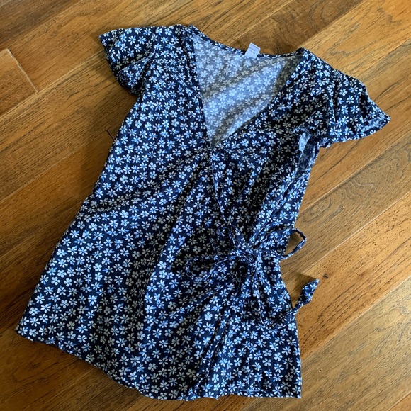 Old Navy floral patterned blouse - Picture 1 of 4